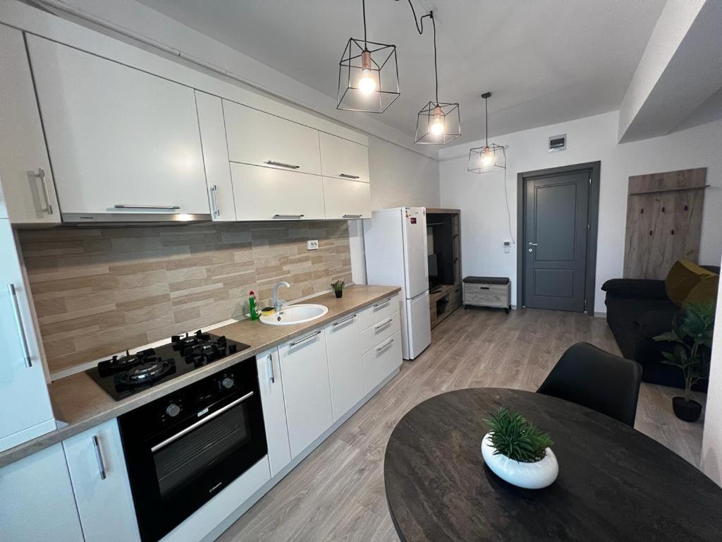 Cozy Accommodation Central City - Яссы Экстерьер фото